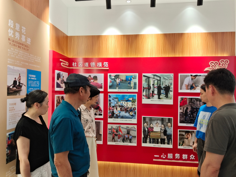 8月23日，市僑聯(lián)赴全國(guó)道德模范段意花工作室參觀(guān)學(xué)習(xí)